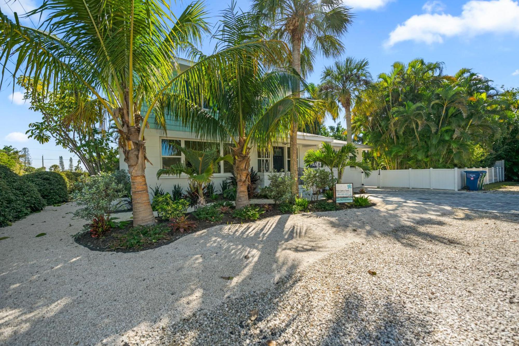 Sandy Pants - Designer Beach Chic Home Steps To Beach Backyard Oasis W Heated Pool Anna Maria Esterno foto
