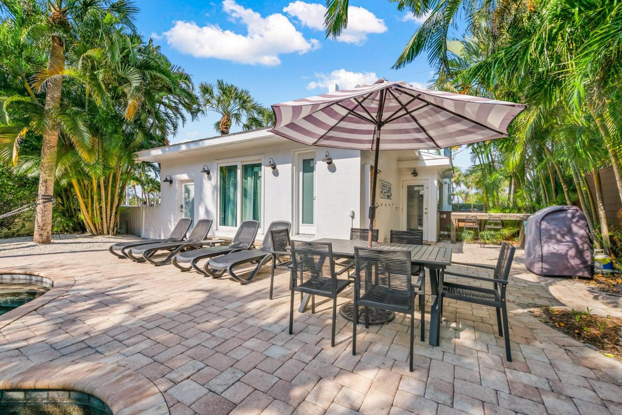 Sandy Pants - Designer Beach Chic Home Steps To Beach Backyard Oasis W Heated Pool Anna Maria Esterno foto