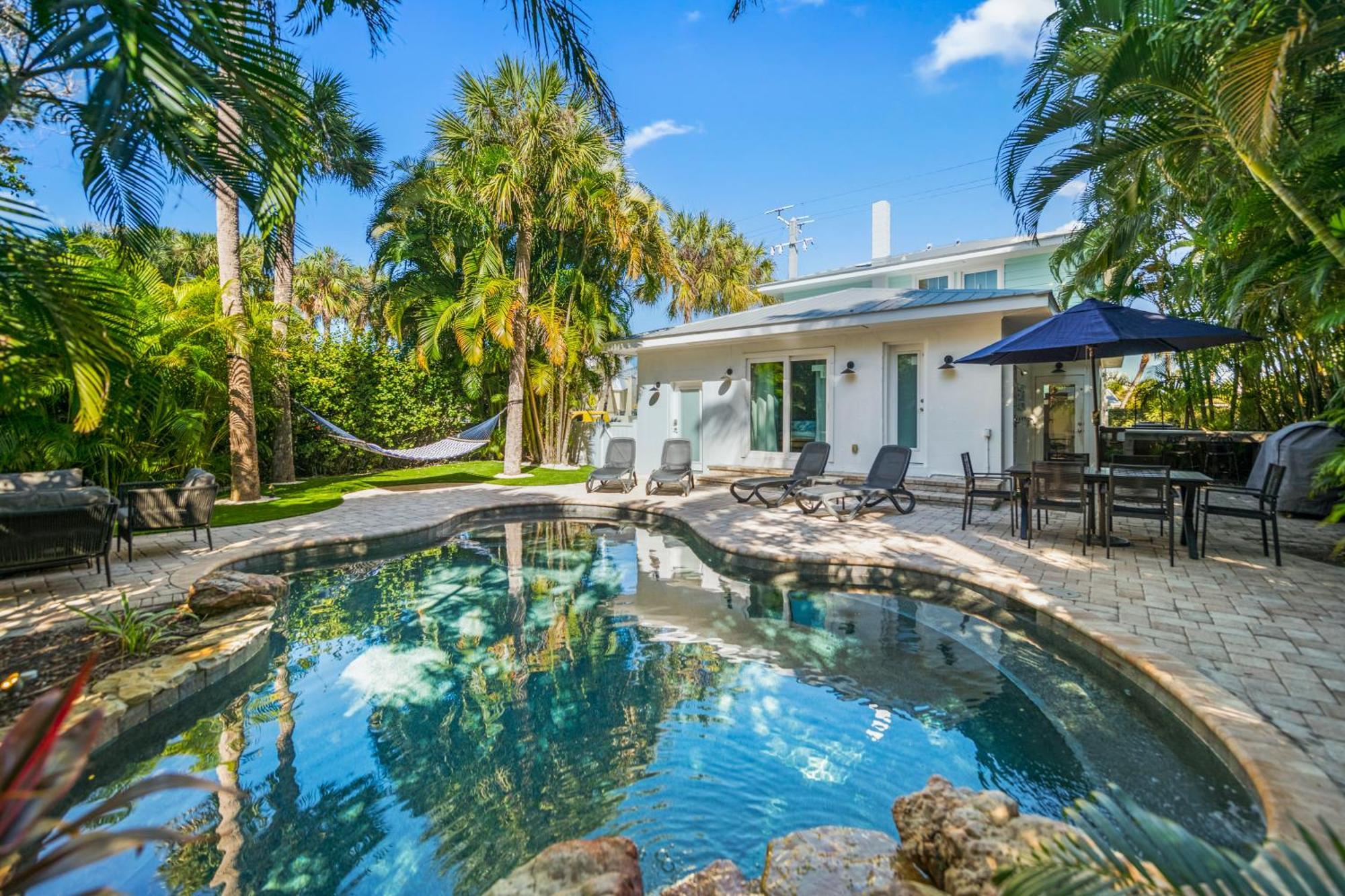 Sandy Pants - Designer Beach Chic Home Steps To Beach Backyard Oasis W Heated Pool Anna Maria Esterno foto
